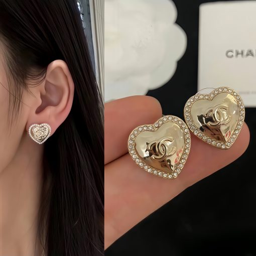 24P Chanel-inspired Heart-shaped Metal Rhinestone Stud Earrings - Image 2